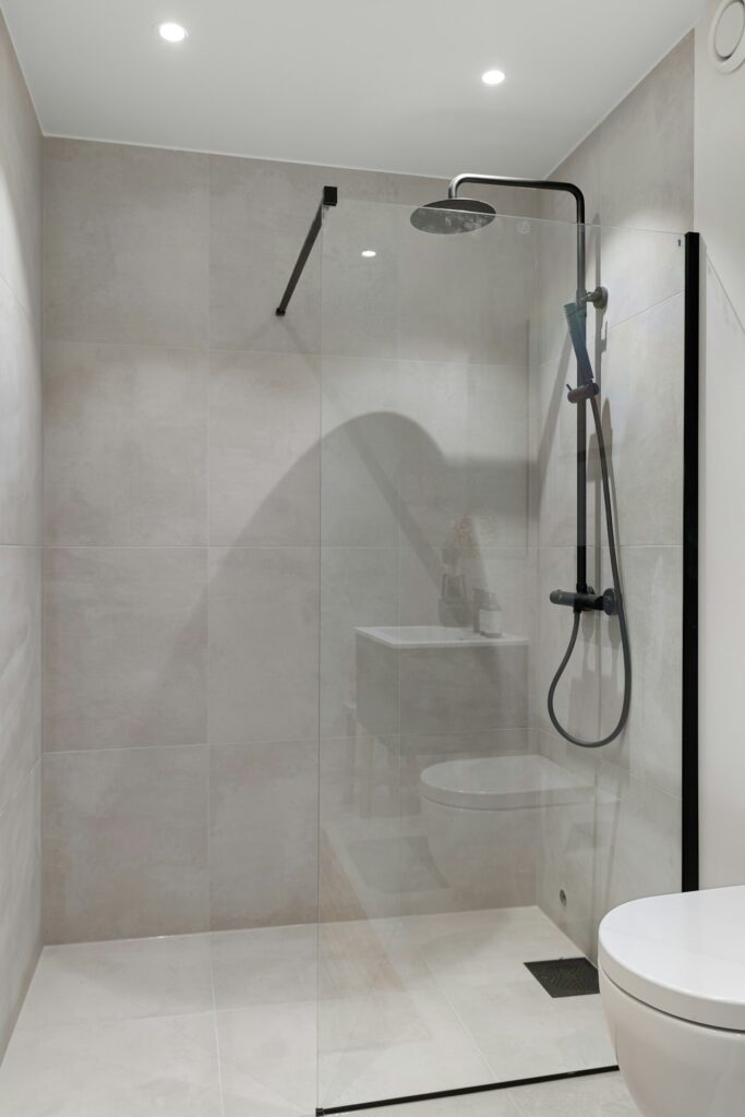 Minimalist Wet Room Installation